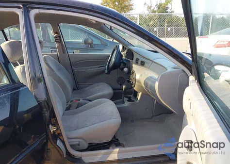 1999 Ford Escort Se z USA, uszkodzony, nr VIN 1FAFP13P8XW199090